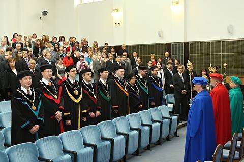 チェコ国立マサリク大学卒業式（2017年度）